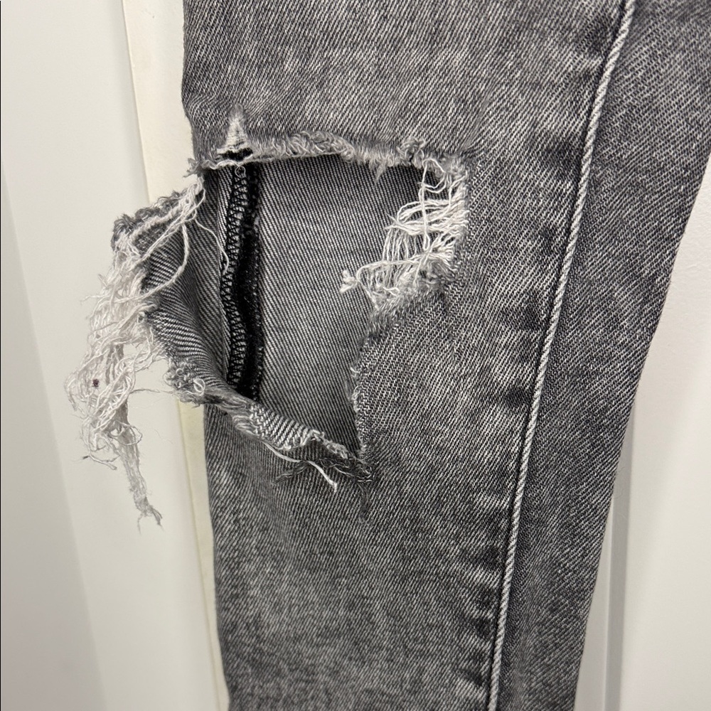 Express High Rise Black Acid Wash Button-Up Jeans - Picture 8 of 11